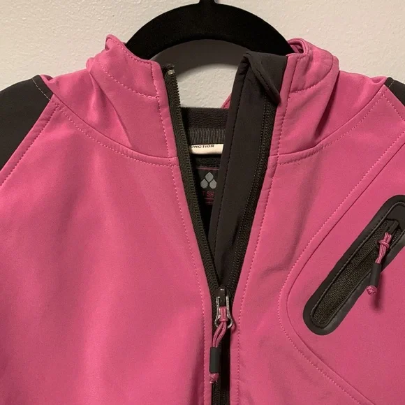 Soft Shell pink outerwear jacket - Picture 3 of 6